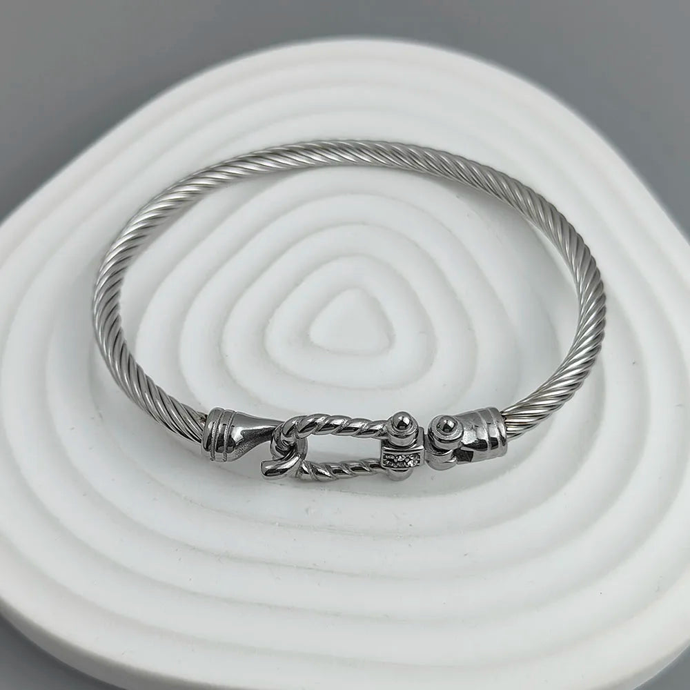 Horseshoe gold-plated stainless steel bracelet