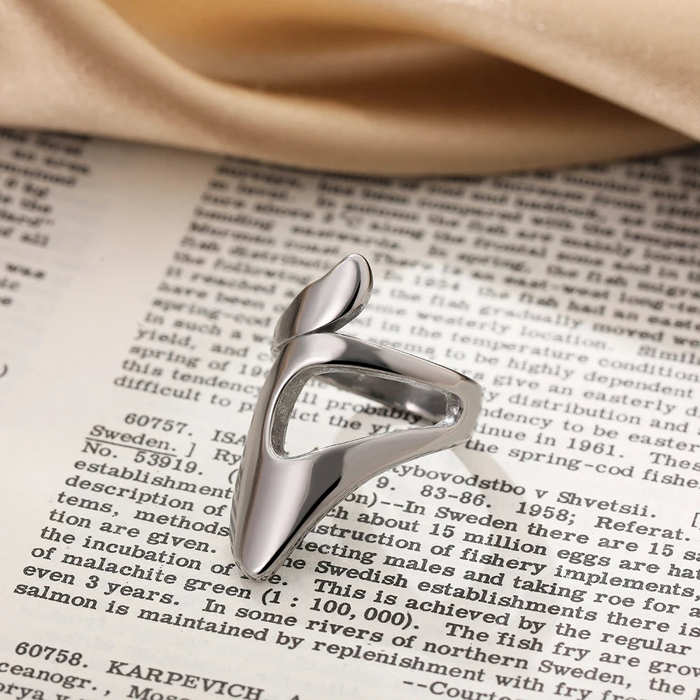 Irregular Geometric Ring