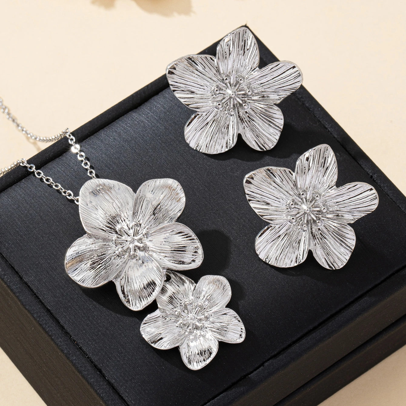 Suitable for Daily Wear and Gift Giving