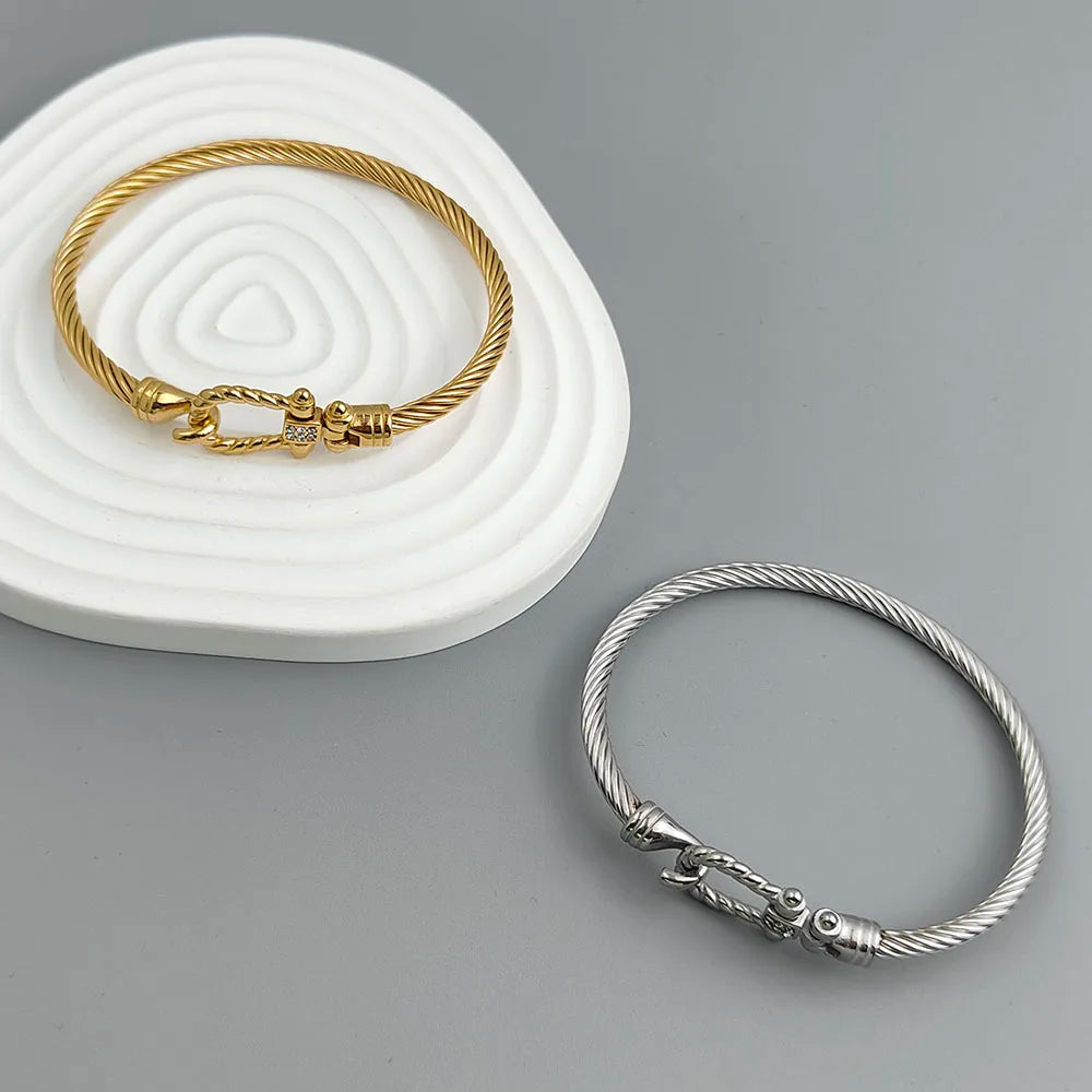 Horseshoe gold-plated stainless steel bracelet