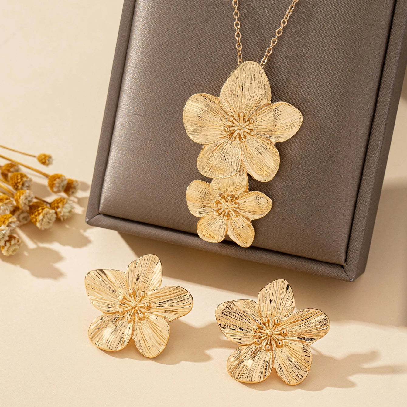 Suitable for Daily Wear and Gift Giving