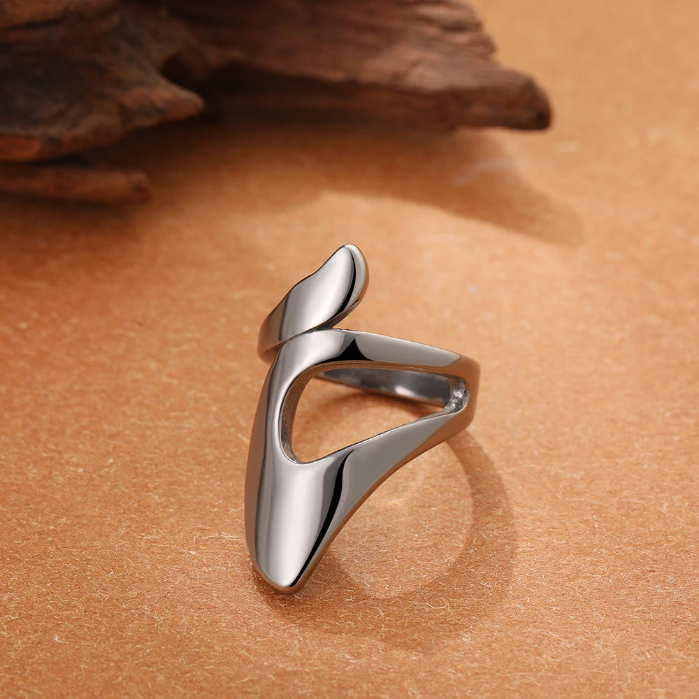 Irregular Geometric Ring